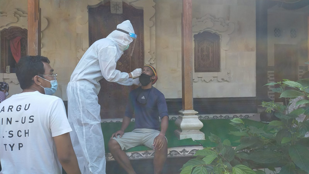 Pelaksanaan Kegiatan Tracing dan Test Swab lapangan di Kel. Tanjung Benoa Kec. Kuta Selatan